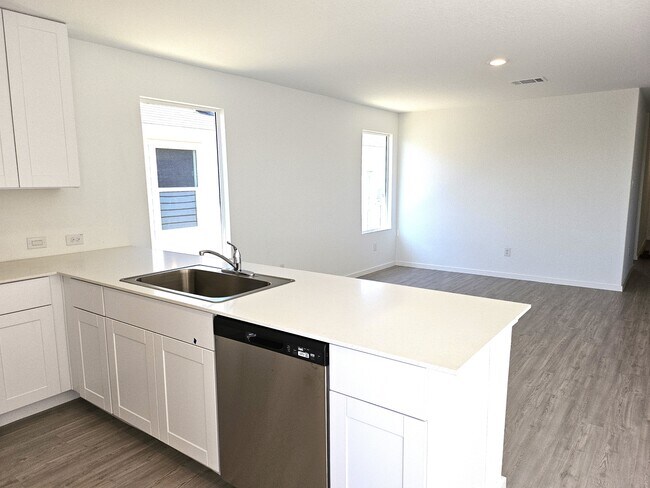 Building Photo - 1310 Twisted Crk