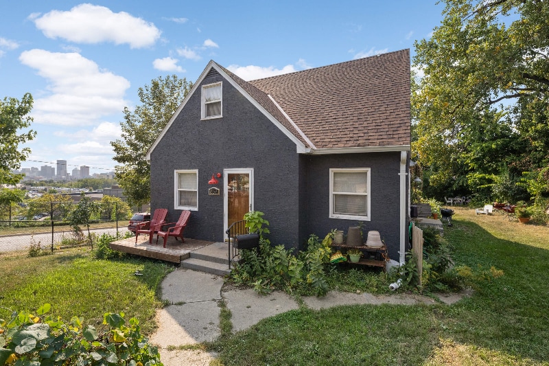 Building Photo - 869 Arkwright St N