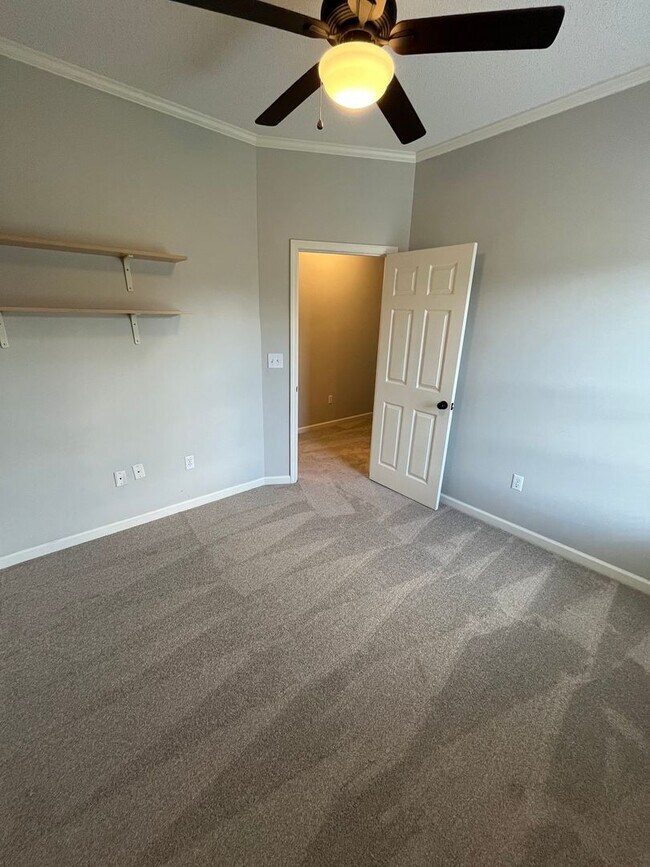 Building Photo - 3BR Home in Heartwood Place with large fen...