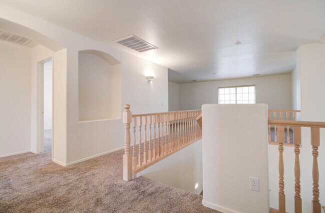 Building Photo - 2026 E County Down Dr