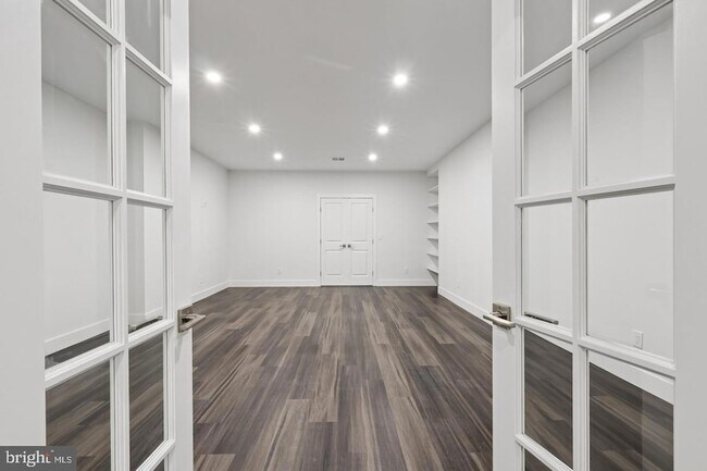 Building Photo - 2 Dogleg Ln