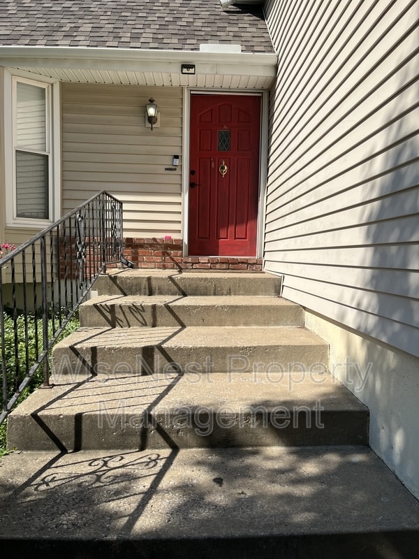 Building Photo - 514 SE Adobe Dr