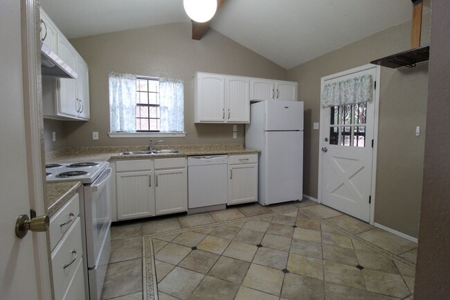 Building Photo - 3205 Fierro Dr