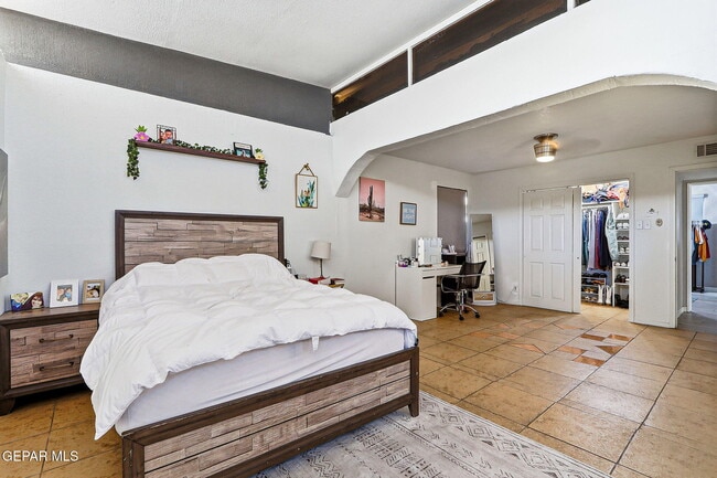 Building Photo - 6116 Navajo Ave