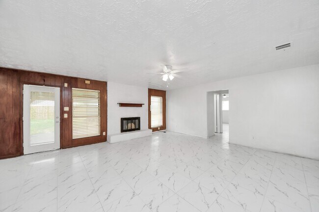 Building Photo - 9131 Rentur Dr