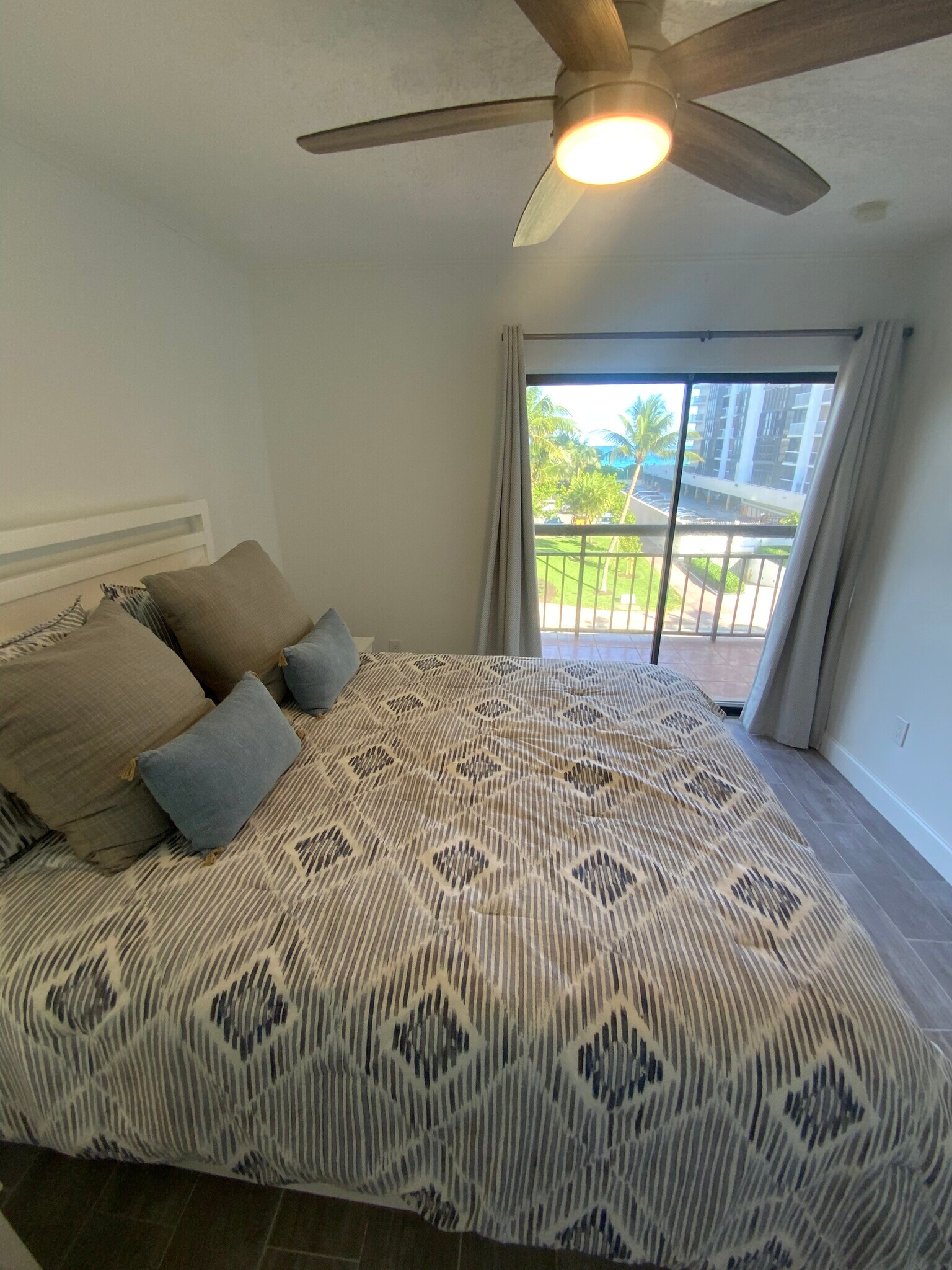 Building Photo - 6444 Collins Ave