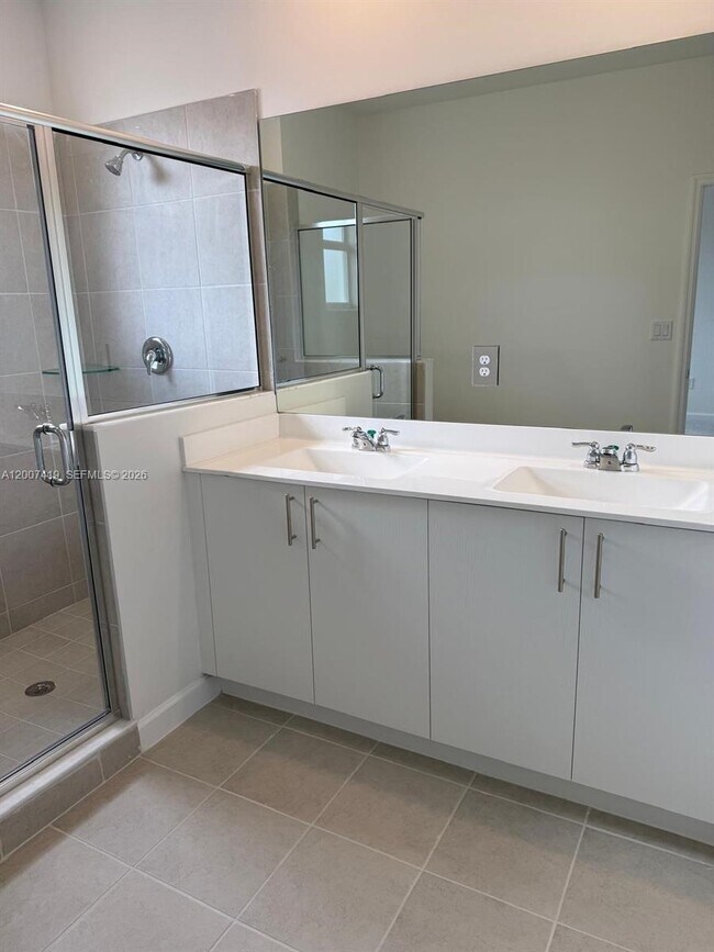 Building Photo - 2573 SE 25th Ter