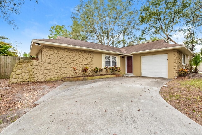 Building Photo - 608 Pheasant Ave