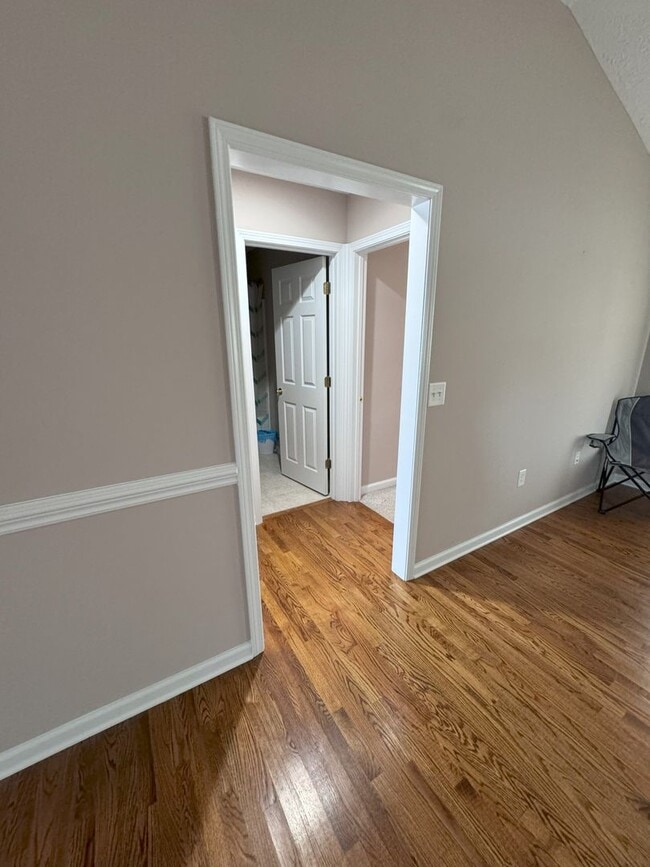 Building Photo - Single Level Home with a Great yard