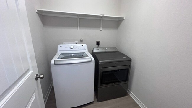 Building Photo - Charming 4-Bedroom Home Available for Rent...