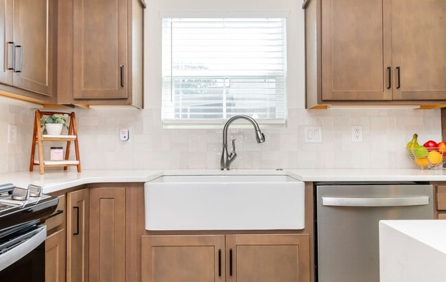 Building Photo - Do Not Miss this Beautiful piece of property.