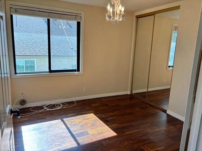 Building Photo - 3069 Charlotte St