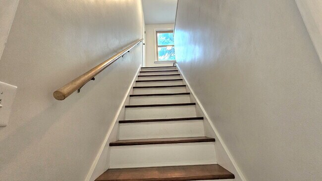 Building Photo - Beautiful 3-Bed, 3-Bath Haven with 1,901 Sq Ft of Comfort in St Louis Park with yard. 7/1/2026