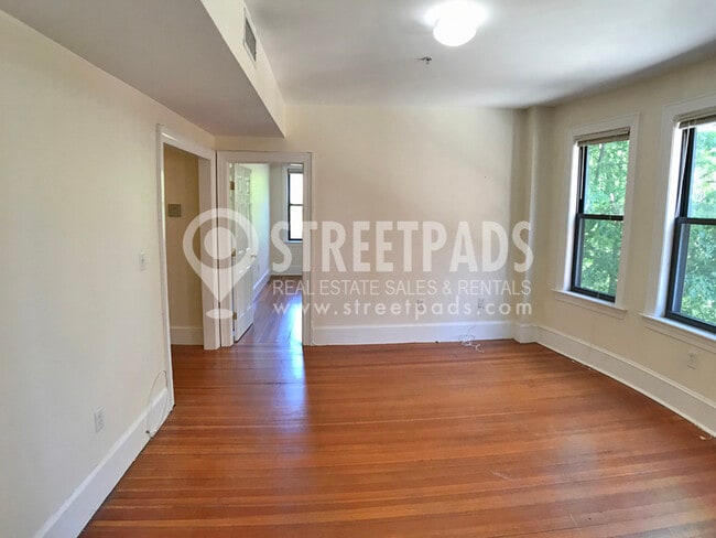 Building Photo - 881 Massachusetts Ave