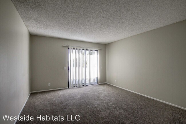 Building Photo - 17211 Chatsworth St