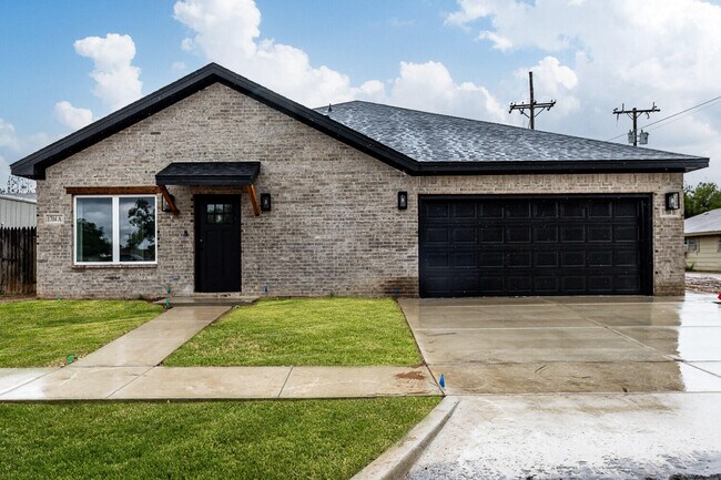 Primary Photo - 1704 Elkhart Ave