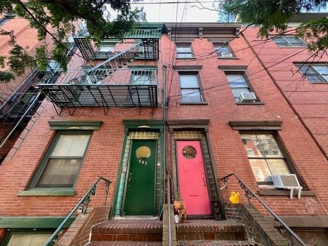 Building Photo - 209 3rd St