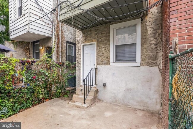 Building Photo - 5540 Harmer St