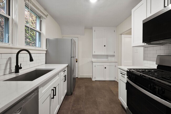 Building Photo - MOVE IN TODAY! Don't miss this FULLY RENOV...