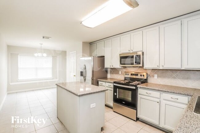 Building Photo - 12307 Thoreau Dr