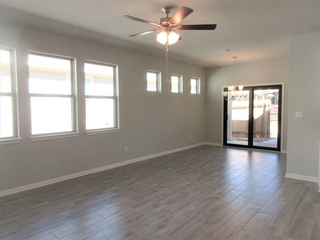 Building Photo - 3-Bedroom/2-bath in Crystal Springs - Leander ISD