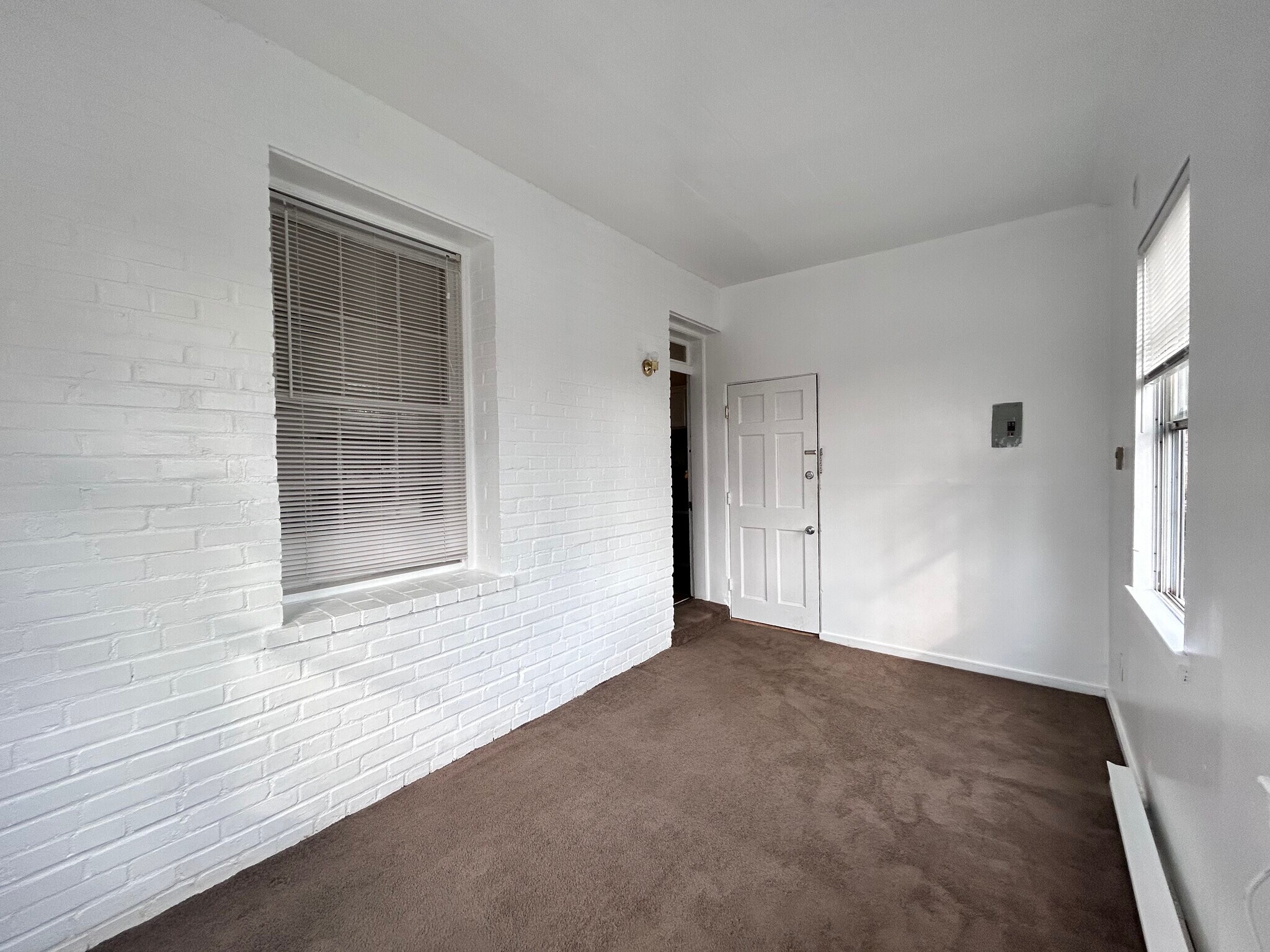 Building Photo - 4034 Calvert St NW