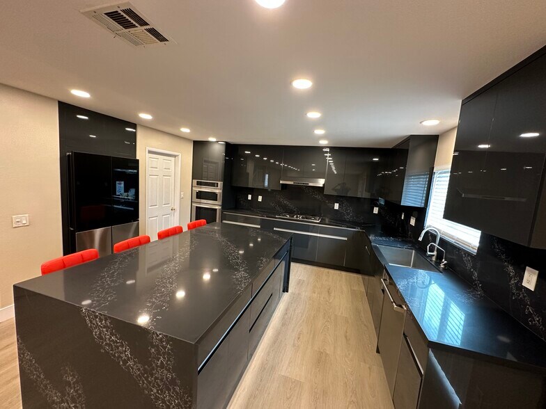 Building Photo - 32654 Via Perales