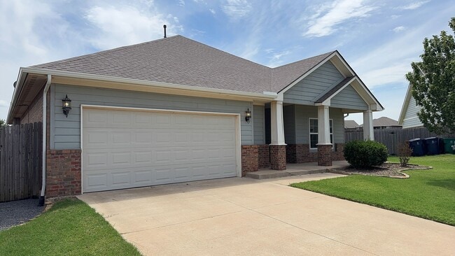 Building Photo - A Very Beautiful and Spacious 3 Bedroom 2 Bath Home in Yukon Public Schools