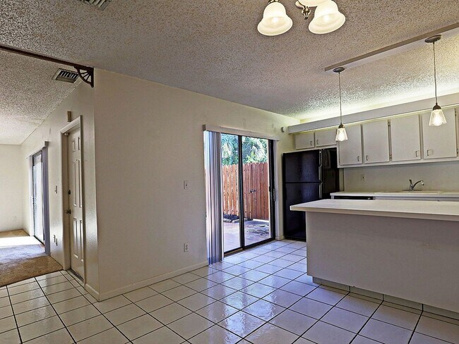 Building Photo - Parkwoods 1556-1