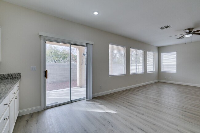 Building Photo - Charming 4 Bedroom, 3 Bathroom Home Near S...