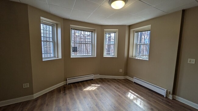 Building Photo - 3 State St