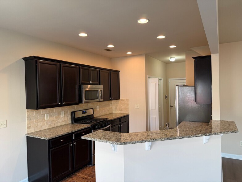 Building Photo - 4925 Ducote Trail