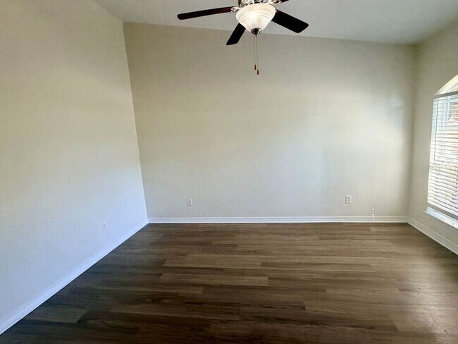 Building Photo - 5836 Chi Chi Cir