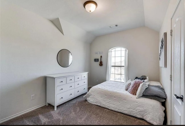 Building Photo - 404 S Hill Dr