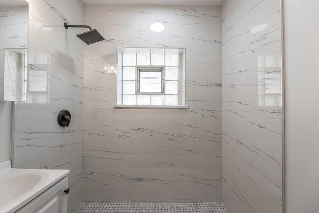 Building Photo - 2508 Kenilworth Ave