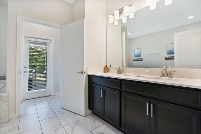 Building Photo - 1613 Maidstone Ct