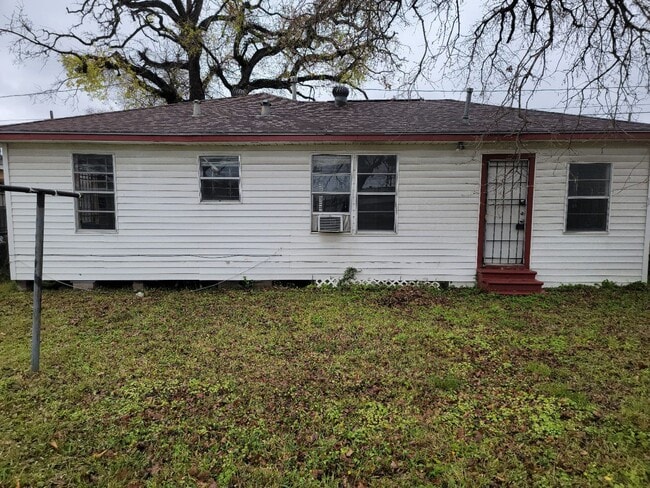 Building Photo - Charming 3 Bedroom Single Family in Houston