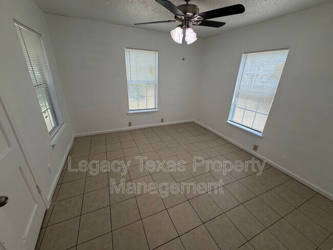 Building Photo - 1112 Dugan St