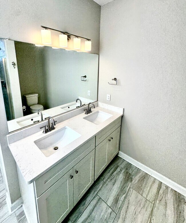 Building Photo - Experience Modern Coastal Living!