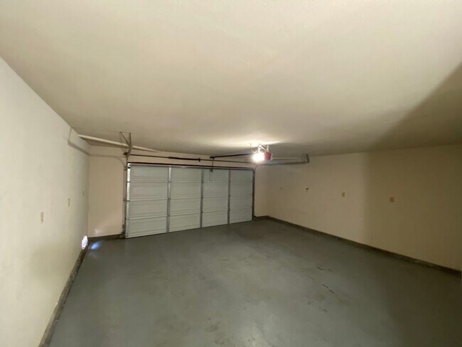 Building Photo - 4013 Andedon Cir