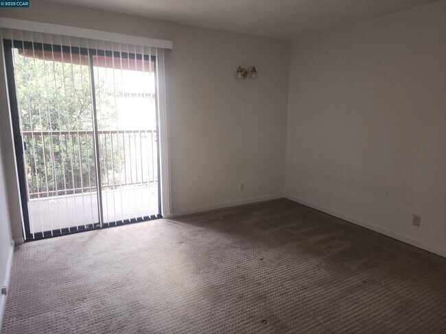 Building Photo - 1600 Carmel Dr