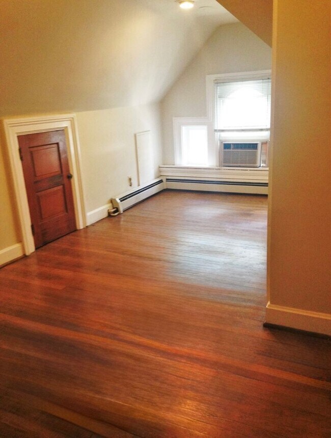 Building Photo - THREE 2 BEDROOM APARTMENTS IN THIS BUILDIN...