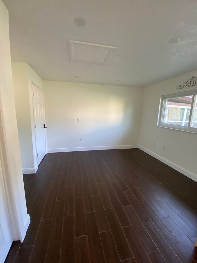 Building Photo - 1551 Palm Tree Dr