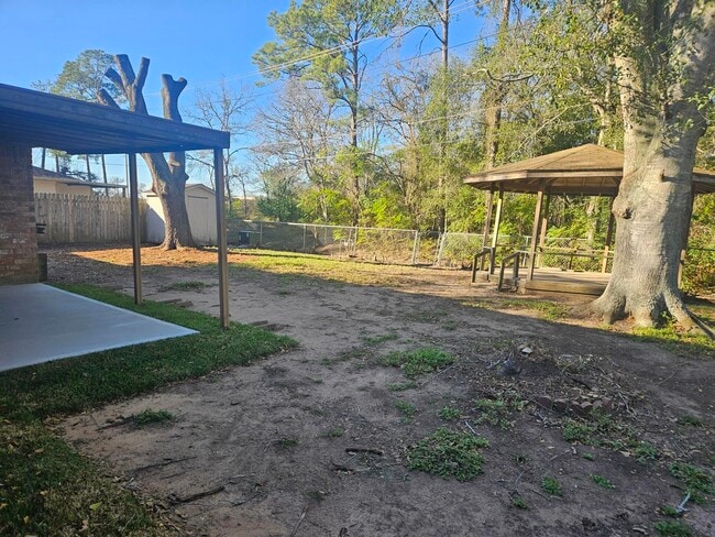 Building Photo - 1806 Cedar Dr