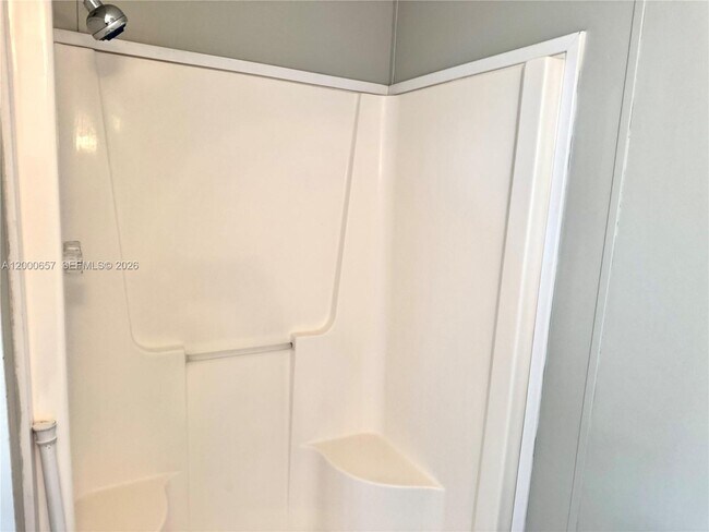 Building Photo - 220 NE 12th Ave