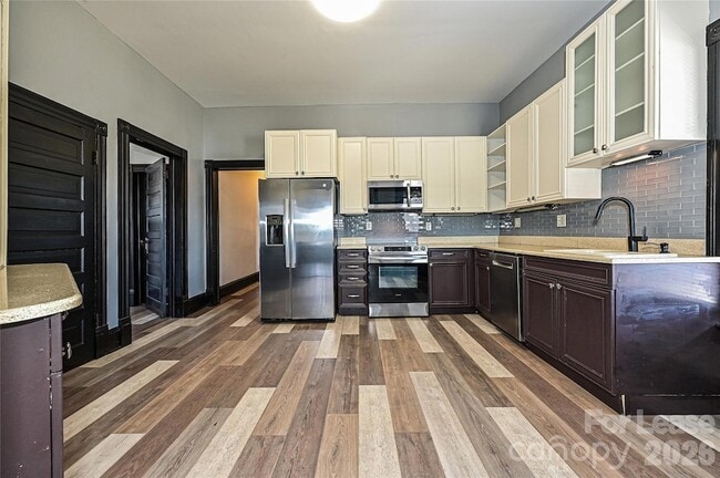 Building Photo - 1204 S Salisbury Ave