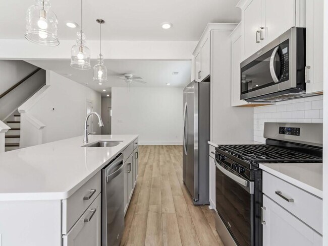 Building Photo - 105 Cobden Ct