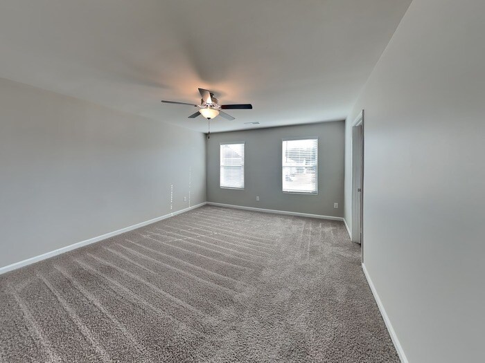 Building Photo - 708 Point Andrews Dr SW