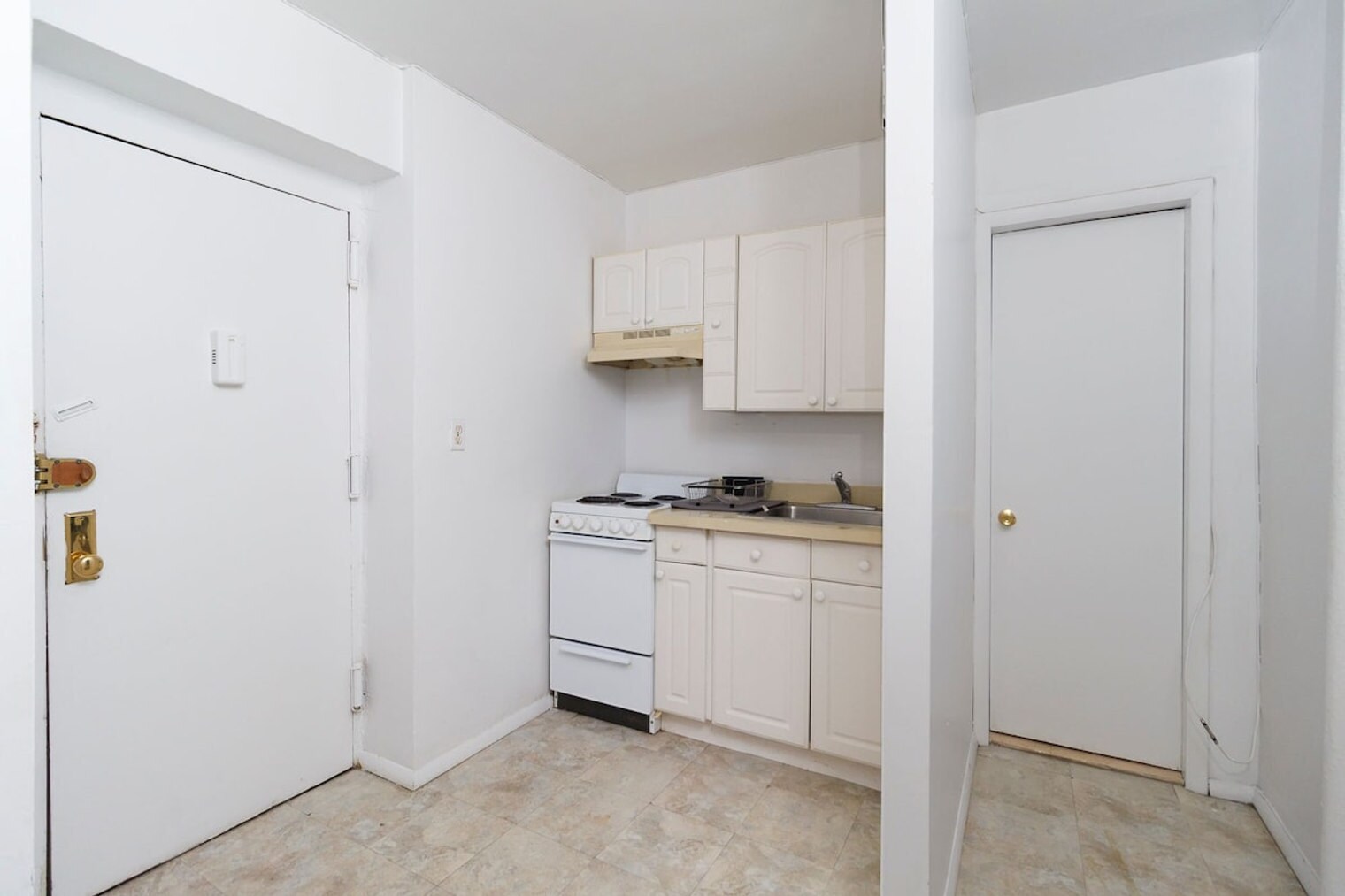 Building Photo - 131 E 94th St