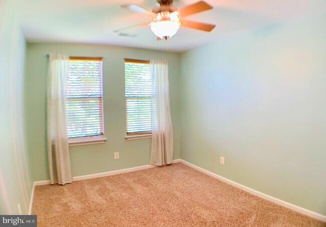 Building Photo - 21 Warwick Way